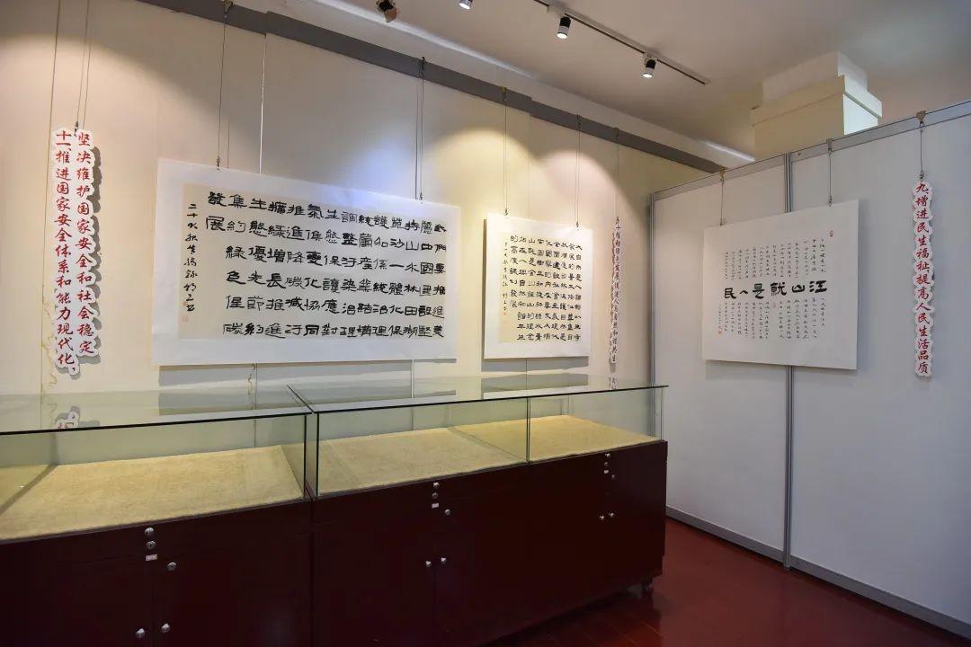 学习变化，自信成就未来——最新新闻摘要与未来展望
