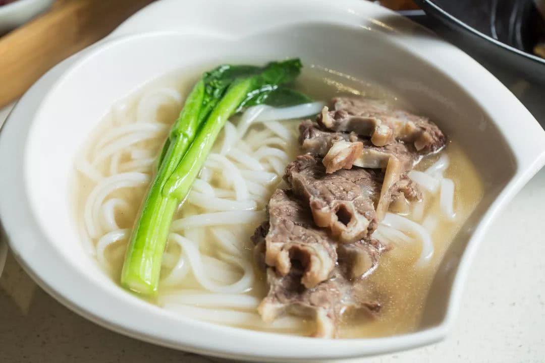 香港最新鬼片揭秘，小巷深处的神秘小店惊悚之旅